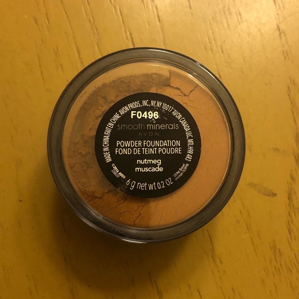 Avon Smooth Minerals Foundation Nutmeg